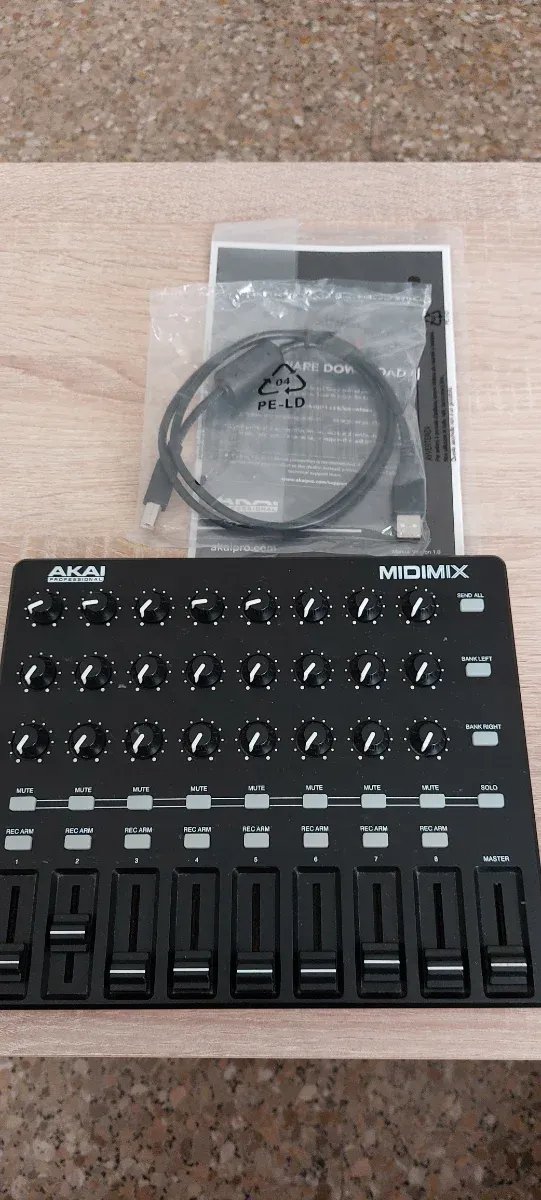 Controller MIDI AKAI MIDImix