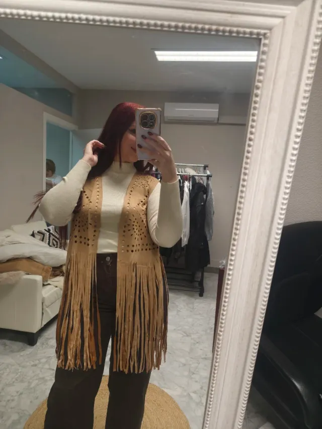 Chaleco antelina camel con flecos
