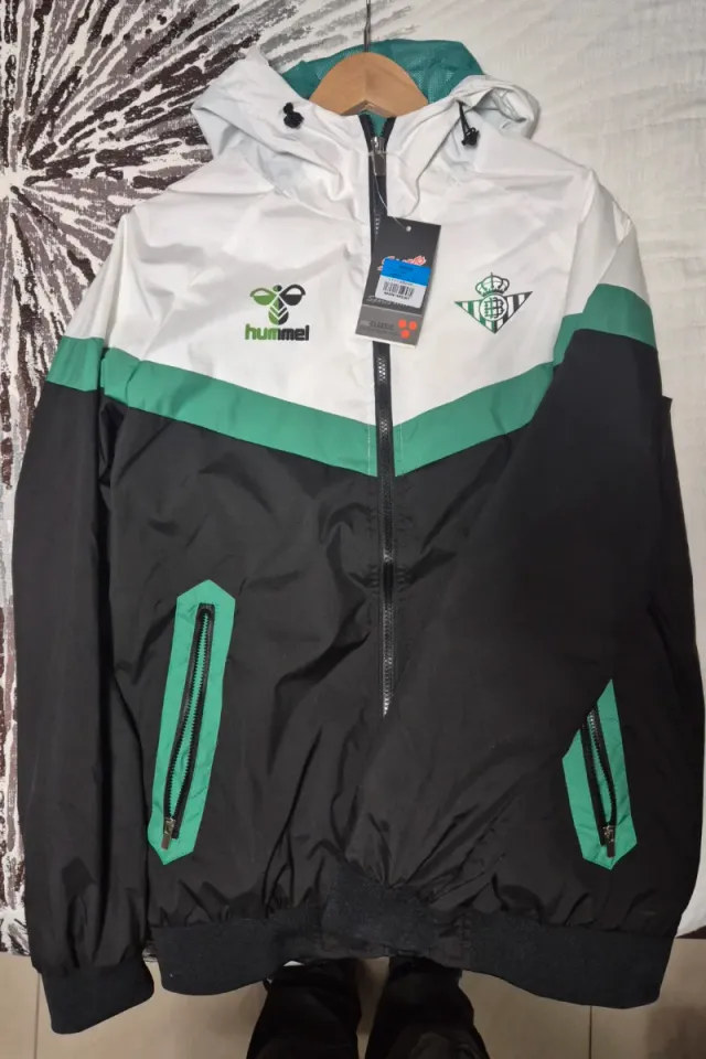 Cortavientos Betis Hummel 25/26