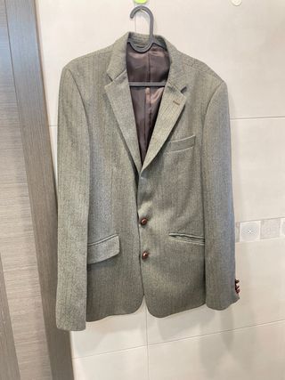 Americana de vestir marca “El Ganso”