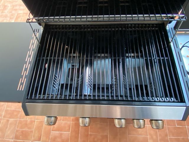 Barbecue a gas semi nuovo