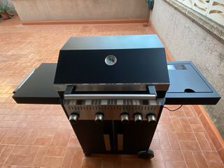 Barbecue a gas semi nuovo