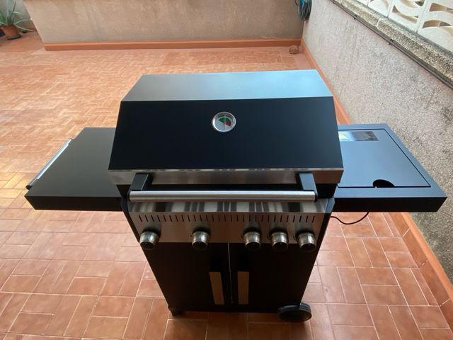 Barbecue a gas semi nuovo
