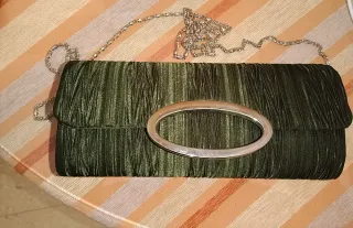 Bolso de fiesta verde con cadena