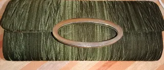 Bolso de fiesta verde con cadena