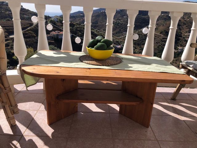 Mesa de madera 100% pesa mucho  117x89x48