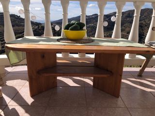 Mesa de madera 100% pesa mucho  117x89x48