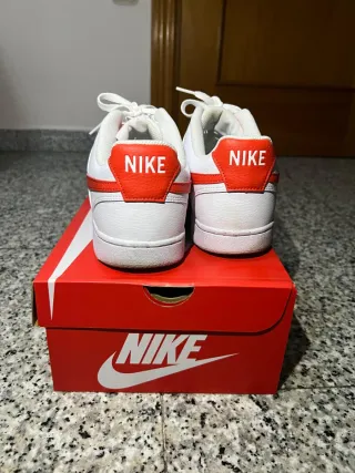 Zapatillas Nike Blancas y Rojas