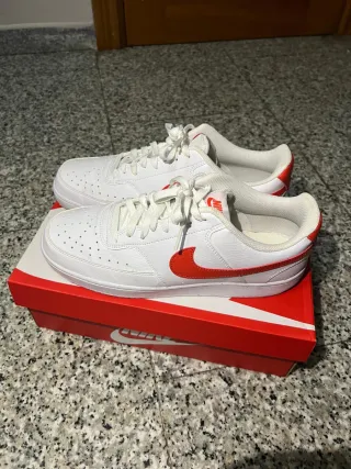 Zapatillas Nike Blancas y Rojas