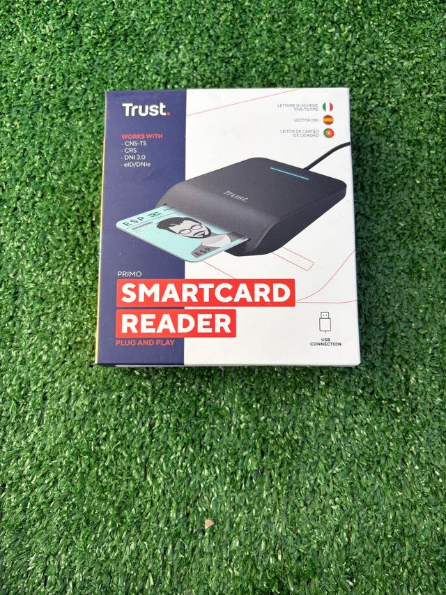 Lettore smartcard Trust Primo DNI compatibile con DNI 3.0 elettronico, schede ISO 14443 A/B, Mifare e FIPS. Connessione USB, cavo 1 m, plug & play, Windows/Mac/Linux.