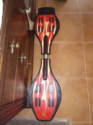 Patinete Waveboard con diseño de llamas