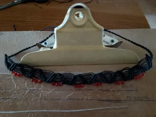 Colgante Macramé Negro y Rojo