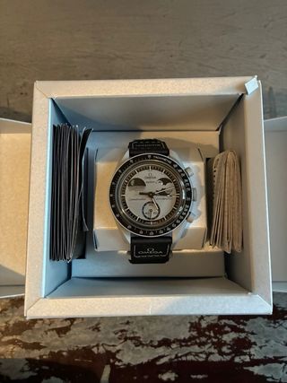 Omega x Swatch MoonSwatch Earthphase