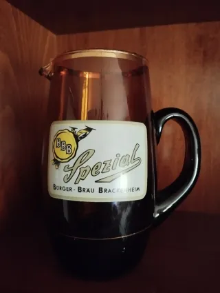 Jarra y vasos de cerveza Spezial