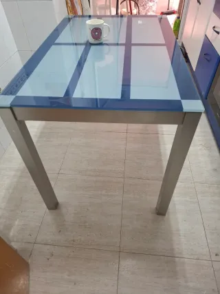 Mesa de cocina moderna cristal y metal