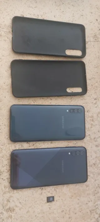 Samsung A50 y A30 con fundas y protector de pantal