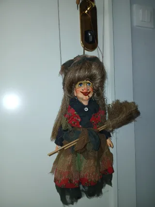 Marioneta Bruja con Escoba