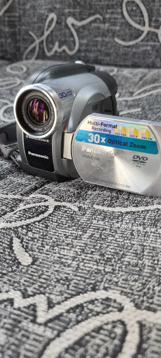CÂMERA DE VÍDEO Panasonic VDR-D100 30x Zoom