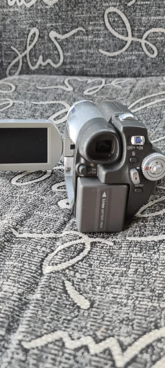 CÂMERA DE VÍDEO Panasonic VDR-D100 30x Zoom