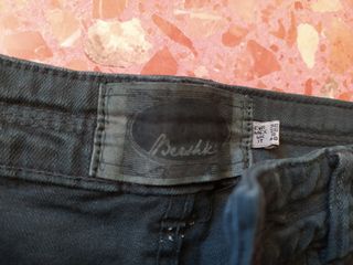 Falda vaquera negra desgastada