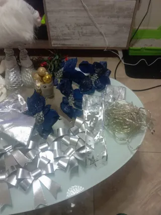 Adornos Navideños: Rojo, Azul y Plateado