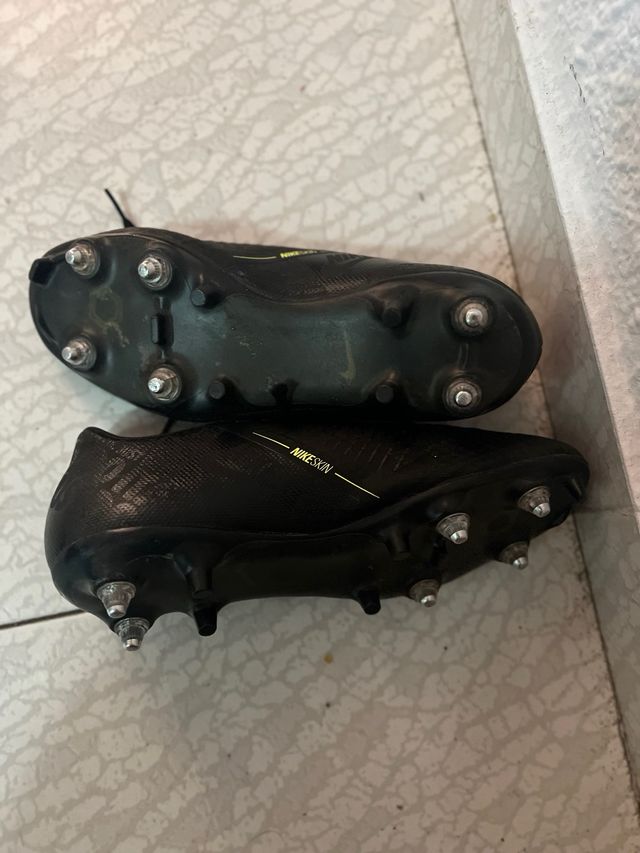 Zapatillas Fútbol Nike Negras y Amarillas