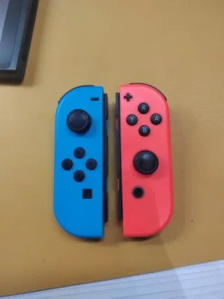 Nintendo Switch Azul y Rojo con Deck