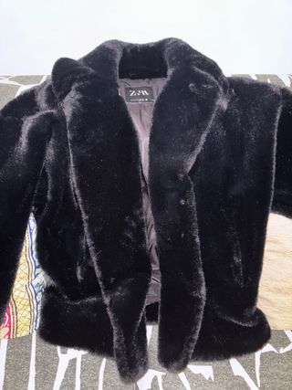Abrigo pelo Zara negro talla xs
