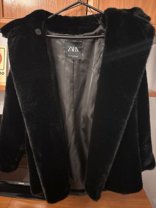 Abrigo pelo Zara negro talla xs