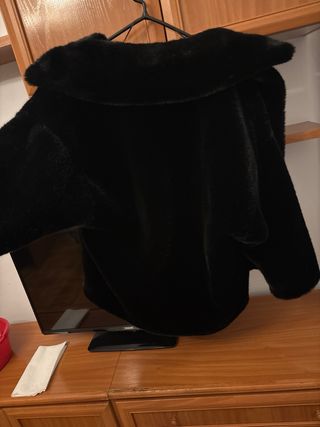 Abrigo pelo Zara negro talla xs