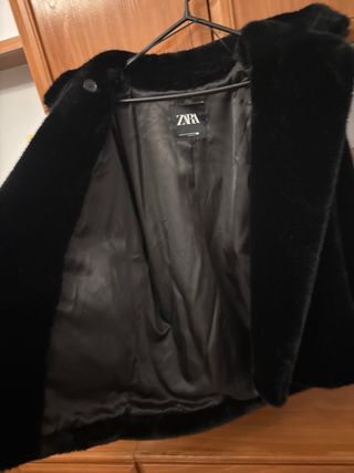 Abrigo pelo Zara negro talla xs