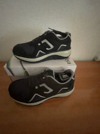 Zapatillas de piel Joya negras y grises