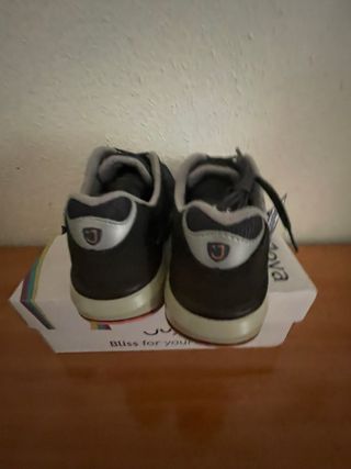 Zapatillas de piel Joya negras y grises