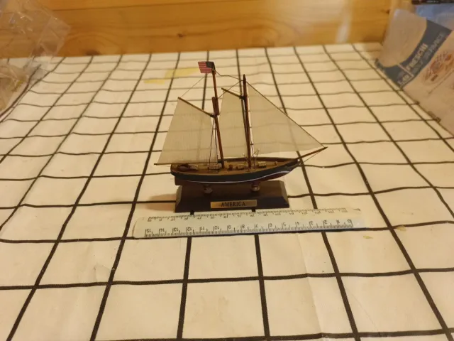 Modellino Nave America