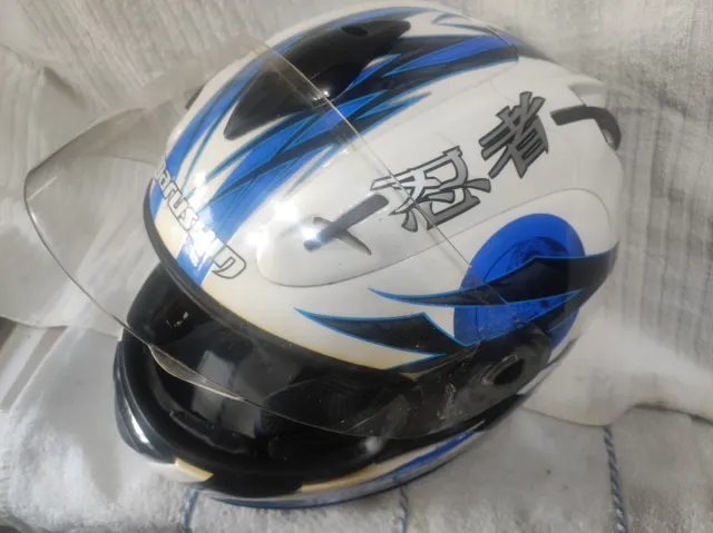 Casco da moto bianco e blu