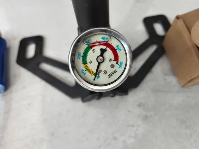 Bomba de buceo con manómetro