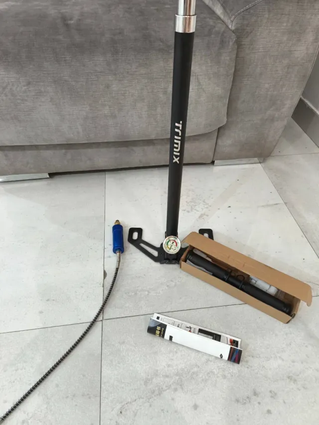 Bomba de buceo con manómetro