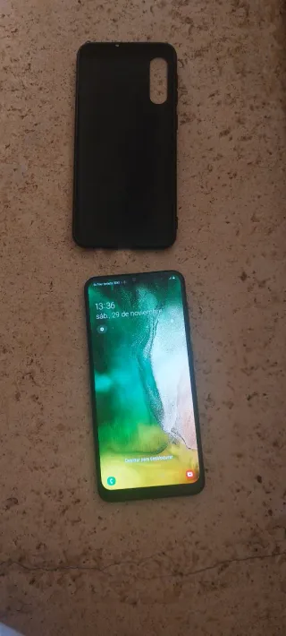 Samsung A50 con funda y protector