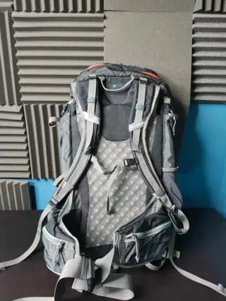 Mochila Salomon Negra y Gris 30 litros