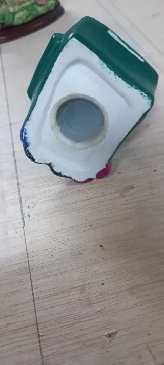 Hucha cerámica abuela tejiendo