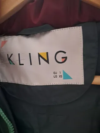 Abrigo plumífero verde y granate