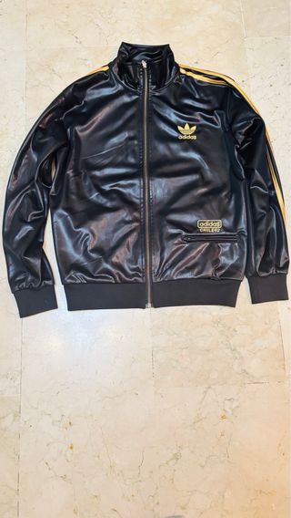 Chaqueta Adidas Chile 62 Negra y Dorada