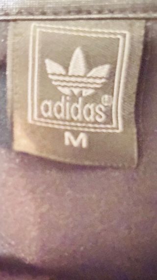 Chaqueta Adidas Chile 62 Negra y Dorada