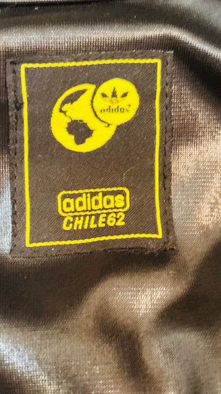 Chaqueta Adidas Chile 62 Negra y Dorada