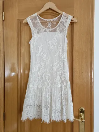 Vestido beige de encaje