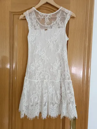 Vestido beige de encaje