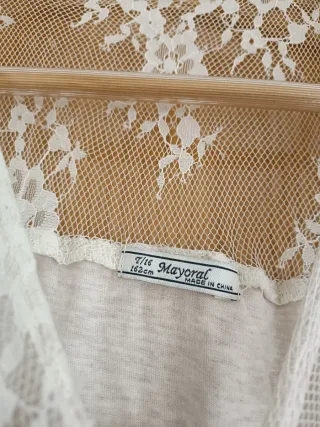 Vestido beige de encaje