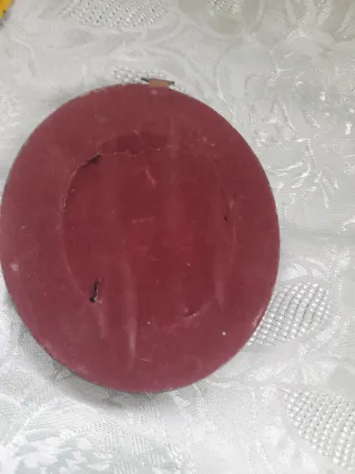 Cornice in legno nero con decoro floreale