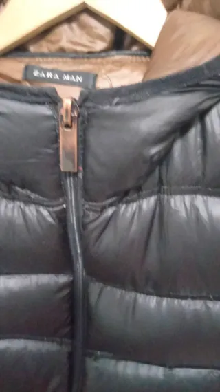 Plumas chico negro con capucha