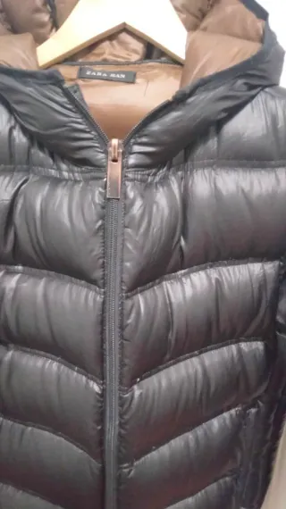 Plumas chico negro con capucha